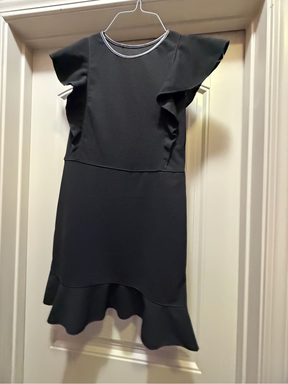 VGUC Girls Size 10 Classic Black Ruffle Sleeve Dress